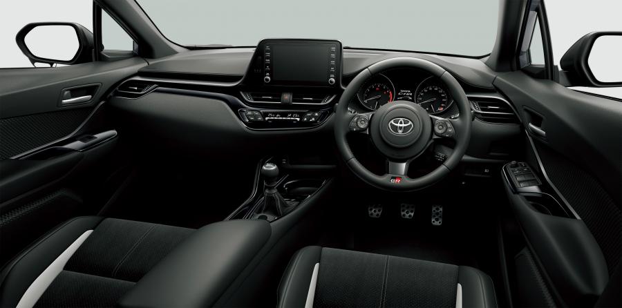 Торпедо Toyota C-HR Hybrid GR Sport 2019 года  (JP) (фото 3 из 6)
